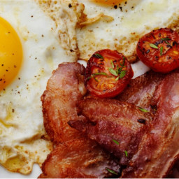 Vermicular  Sunny-Side Up Eggs and Bacon