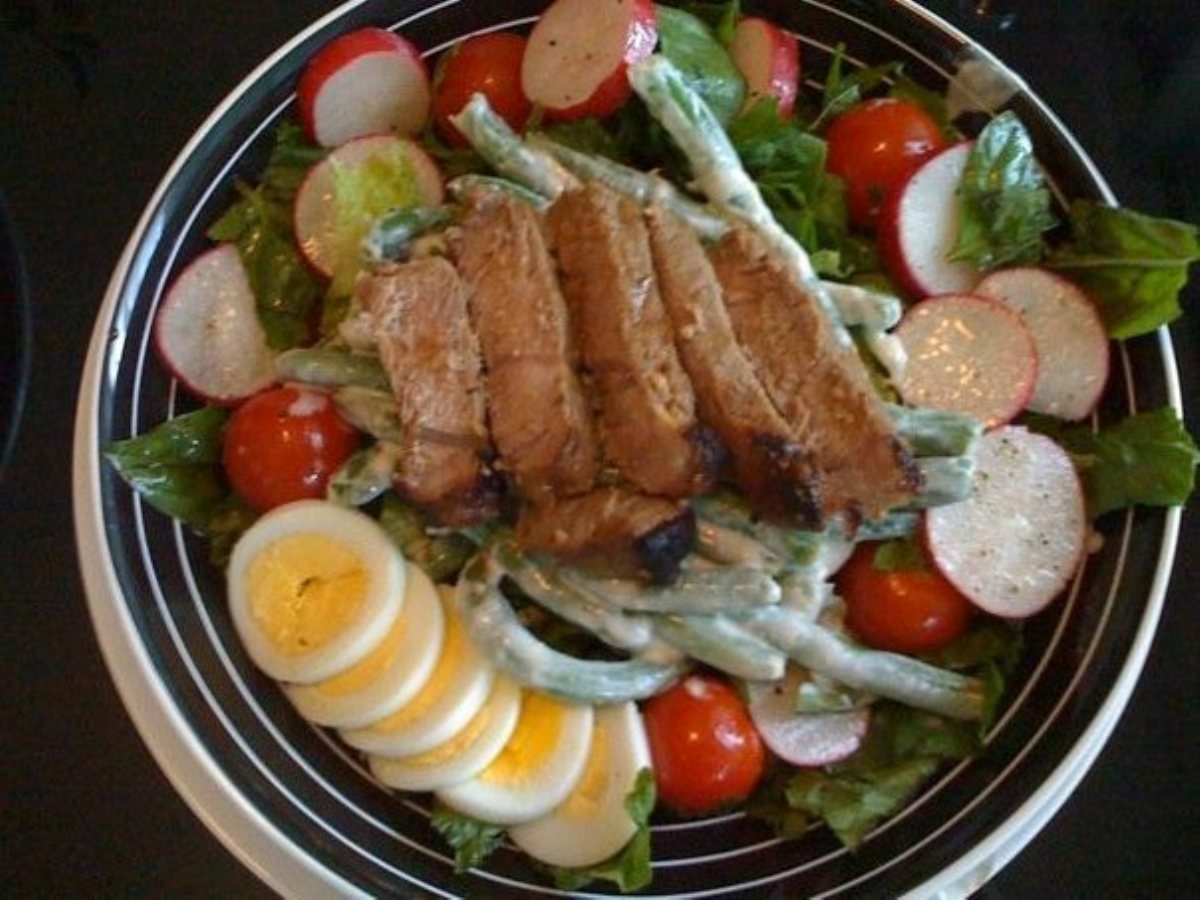 Steak and Tomato Salad with Horseradish Dressing