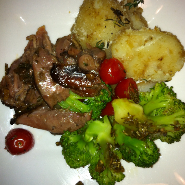 Slowcooked leg of lamb with thyme