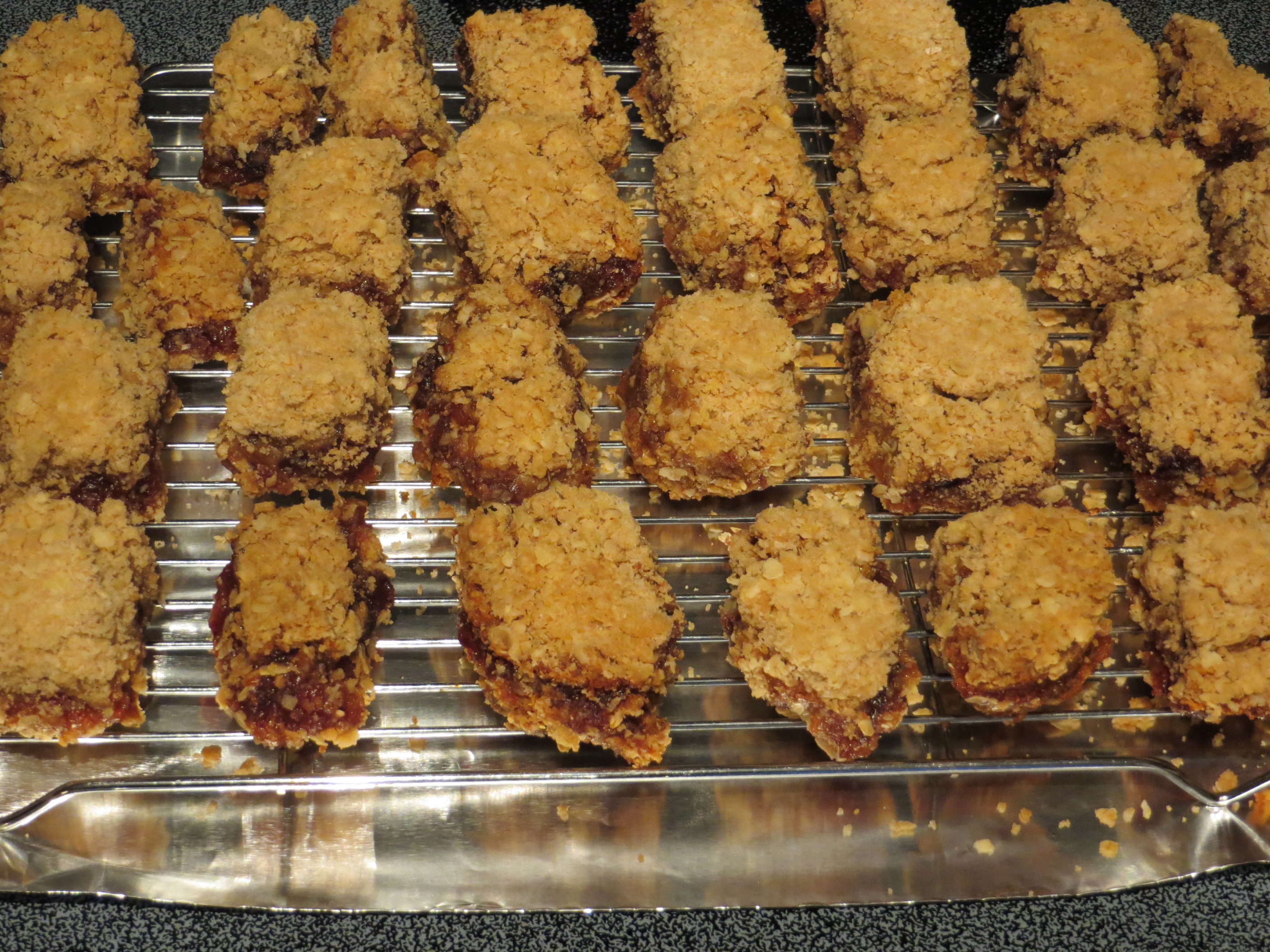 Datefilled Oatmeal Bars