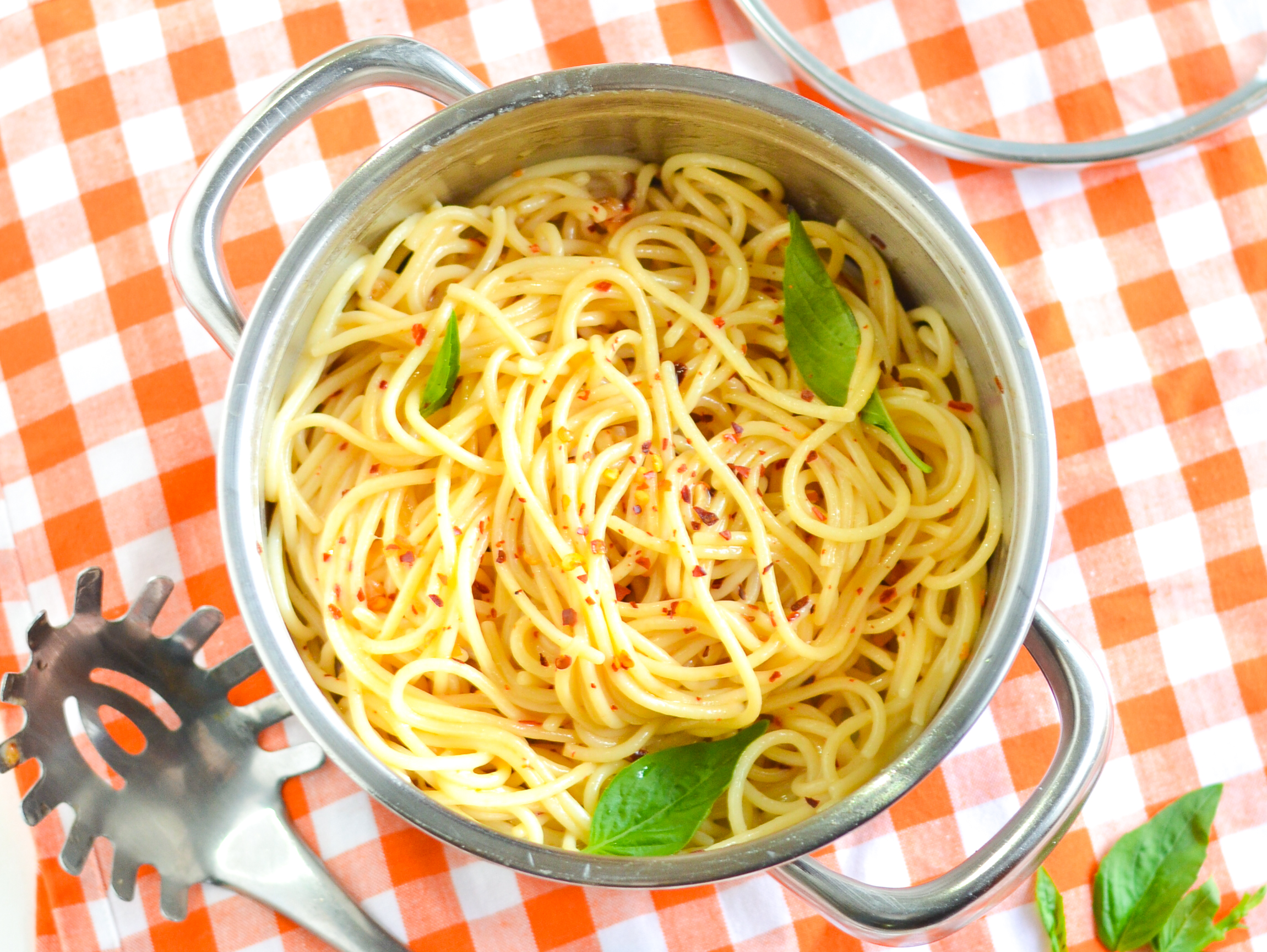 Spaghetti with Garlic, Olive Oil and Chili Flakes BigOven