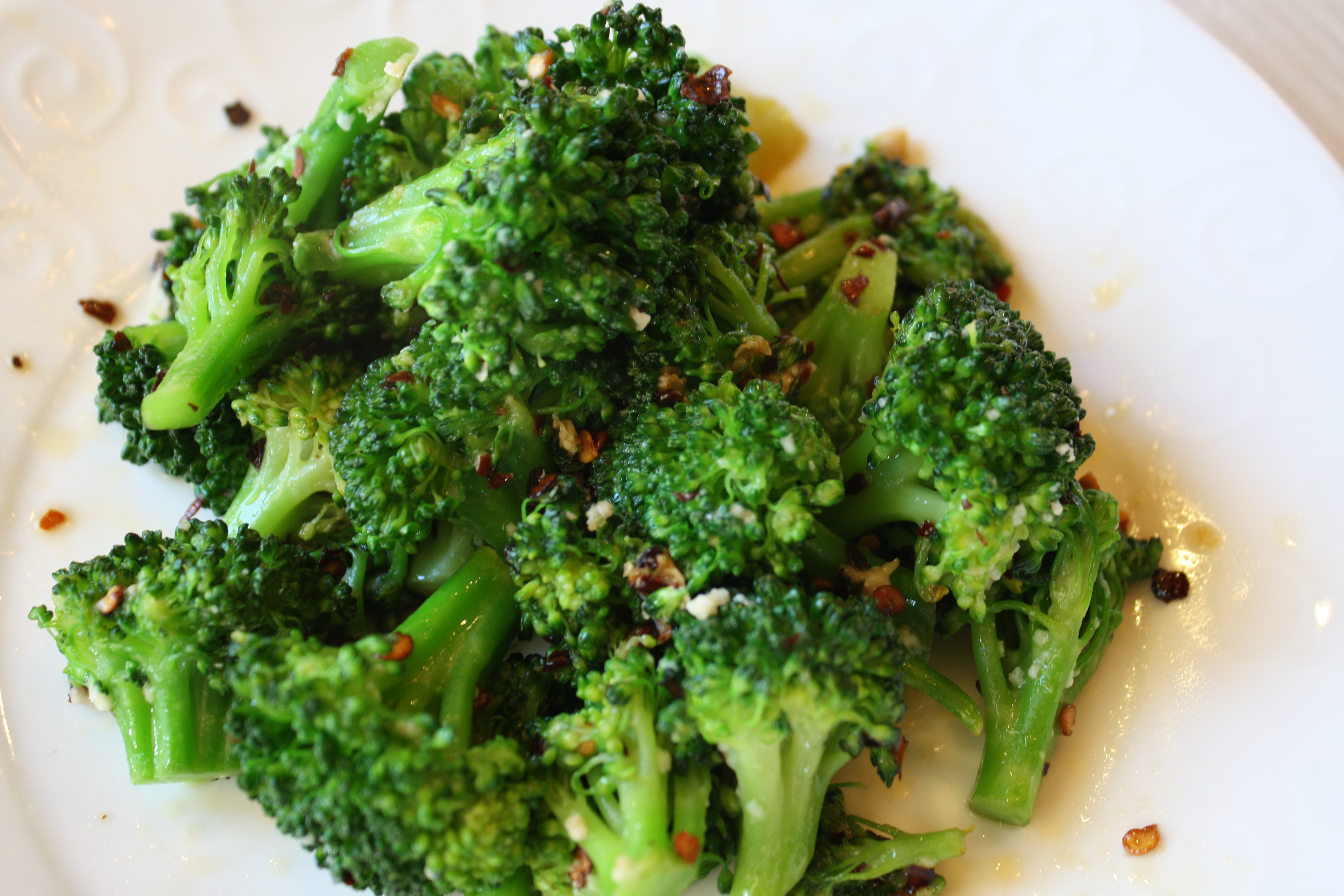 Steamed broccoli with caper brown butter